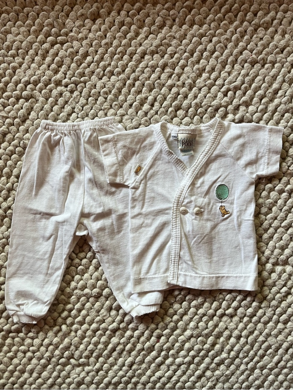 VINTAGE Disney Pooh White Baby Kimono Set with Balloon Patch